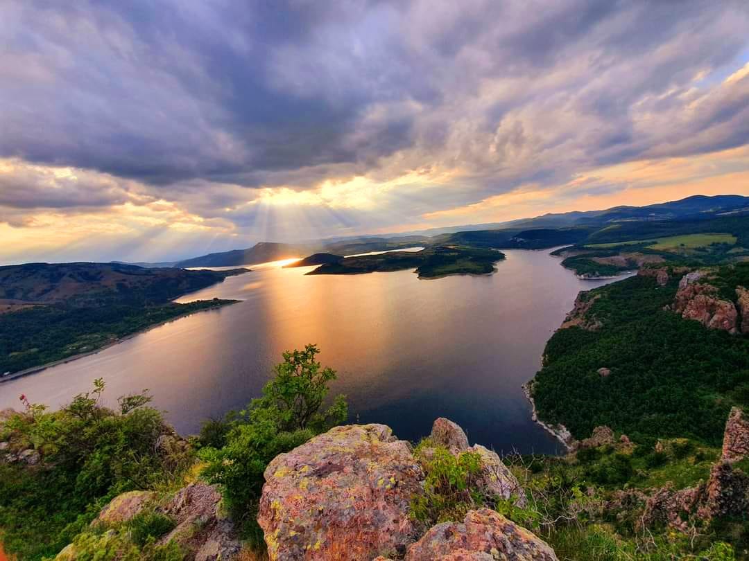 Язовир : Студен кладенец